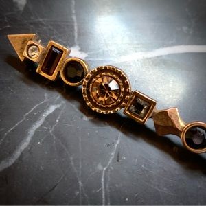 PATRICIA LOCKE | MODERNIST GOLD ARROW | BROOCH | GOLD FINISH | SWAROVSKI CRYSTAL